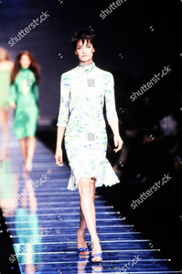 versace-spring-2000-ready-to-wear-runway-show-milan-italy-shutterstock-editorial-10434179ck.jpg