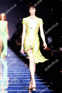 versace-spring-2000-ready-to-wear-runway-show-milan-italy-shutterstock-editorial-10434179d.jpg