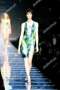 versace-spring-2000-ready-to-wear-runway-show-milan-italy-shutterstock-editorial-10434179dd.jpg