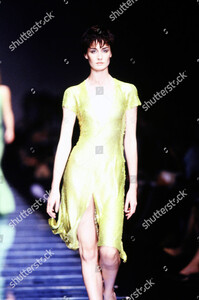 versace-spring-2000-ready-to-wear-runway-show-milan-italy-shutterstock-editorial-10434179ec.jpg