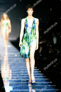 versace-spring-2000-ready-to-wear-runway-show-milan-italy-shutterstock-editorial-10434179ha.jpg