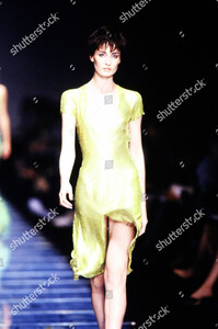 versace-spring-2000-ready-to-wear-runway-show-milan-italy-shutterstock-editorial-10434179hb.jpg