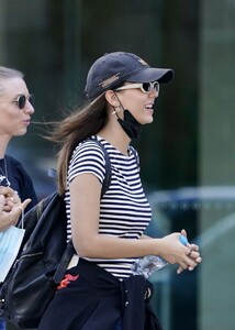 victoria-justice-out-in-sydney-08-13-2021-1.thumb.jpg.41ed09a242f7795f4af954e02a9e24b0.jpg