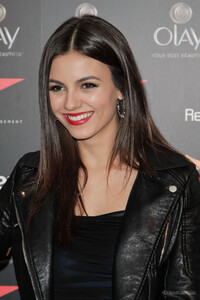 victoria-justice-red-light-management-grammy-after-party-(7).png