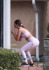 victoria-justice-working-out-with-joey-bronston-in-los-angeles-01-25-2021-11.jpg