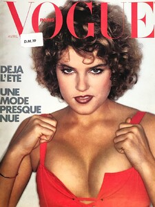 vogue_paris_1977_04_3_5aad51ec-b75e-4544-8a41-50bd2d8324af_1024x.thumb.jpg.8c04564f21a09a1fb0aff131dff83a9e.jpg