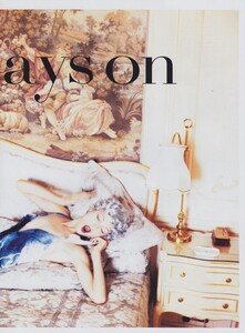 von_Unwerth_US_Vogue_September_1993_02.thumb.jpg.61da906122c46095d15d44b605288140.jpg