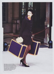 von_Unwerth_US_Vogue_September_1993_12.thumb.jpg.16e854a7eaec00e15f05ab9bae92616d.jpg