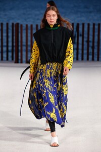 00015-ProenzaSchouler-Spring-22-RTW.thumb.jpg.372f89e512f45123e5b8ae229ebf0a96.jpg