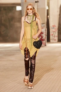 00016-DSQUARED2-Spring-2022-RTW-Milan-Credit-brand.webp