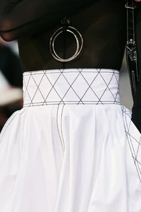 00078-Tory-Burch-Details-Spring-22-rtw-new-york-credit-go-runway.thumb.webp.62fb795e07501f43f6fff399ff8bd6ae.webp