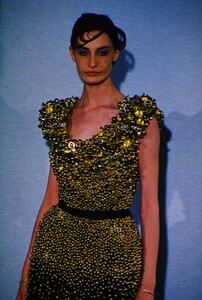 1001740840_victor-rolf-hc-fw-2000(3).thumb.jpg.3c3c08b7e4b656c6c2dffa8f69aeabad.jpg