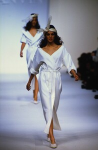 1018665071_lanvin-ss-1993(2).thumb.jpg.c1833d15df143c88f4de4b8eabcf0044.jpg