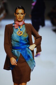 102117038_emanuel-ungaro-hc-ss-1994(1).thumb.jpg.edd9bbcfcb1040184b23e4114f1ef660.jpg