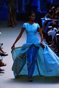 1041757582_balmain-couture-fall-1998(11).thumb.jpg.7355dbb946f8bea43d6dd68f1efa3a96.jpg