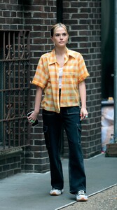       zoe160921BZNimage7.jpg