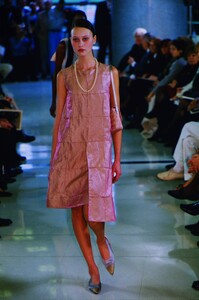 1045518347_chanel-ss-1999(5).thumb.jpg.d1654bbeefc5a7c04be4285cd09d764d.jpg