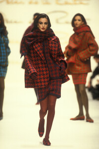 1046349589_OscardeLaRentaFall19924.thumb.jpg.3f8d50ac0ca5db363aebf2224abdadcf.jpg