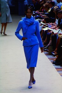 1049258937_balmain-couture-fall-1998(2).thumb.jpg.c28f922dbf655725239cc9840daa14ca.jpg