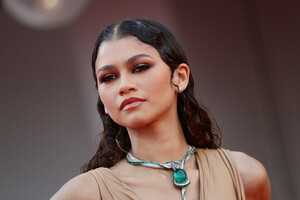 Zendaya+Coleman+Dune+Red+Carpet+78th+Venice+IcXCzfwLW7Ox.jpg