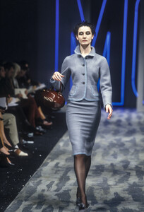 1060823162_Moschino1998WomenRTW161.thumb.jpg.6a74cf507d2978e9fed7674d4fb14608.jpg