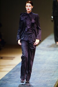 1079332443_ysl-fw-1999(13).thumb.jpg.437ace07daaba5c31b40e71d302ebfd5.jpg