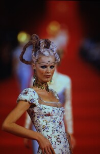 110049804_givenchy-ss-1997(9).thumb.jpg.9c50a52f218490eea809746698d50c09.jpg