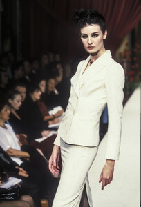 1113102060_Moschino1998WomenRTW78.thumb.jpg.995d45428b438a364558cd6d78989bdf.jpg