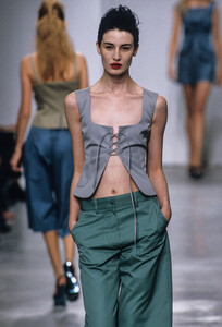 1125934925_MiuMiuSpring19982.thumb.jpg.70244b222357dbe5798c1e9b39d708ae.jpg