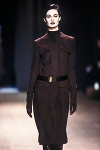 113265915_YvesSaintLaurent2000WomenRTW67.thumb.jpg.1337b98c4827cfbbafd816474b0e6281.jpg