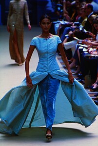 1132807002_balmain-couture-fall-1998(10).thumb.jpg.7e704273b6a461a5214c8e45cbfdfa2a.jpg