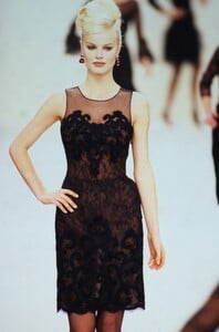 1156137035_oscar-de-la-renta-1995(1).thumb.jpg.1127069e860646a31ec764c57d01c23c.jpg