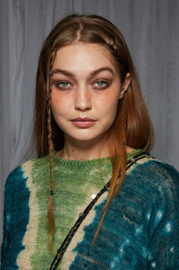 1177247748_AltuzarraSpring2022Backstage23dF3sPN3c4x.thumb.jpg.fdee298f02d19917aea57d85f5313665.jpg