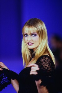 anna-sui-ss-1993 (2).jpg