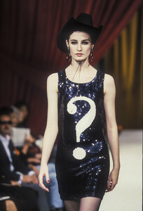 1229476856_Moschino1998WomenRTW60.thumb.jpg.cbf252acb061f489371e37ca8e103c13.jpg