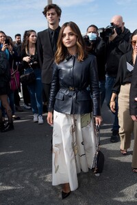        jen280921BZNimage7.jpg