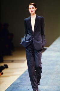 1251334899_ysl-fw-1999(17).thumb.jpg.77e071d86ce6d207566df7afe274bccc.jpg