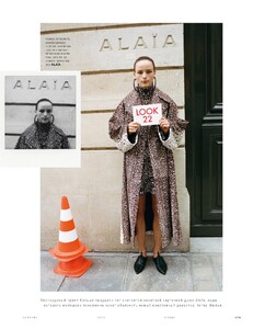 2021-10-01 Vogue Russia-page-004.jpg