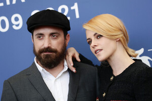 Kristen+Stewart+Spencer+Photocall+78th+Venice+PcjFxHaF_0fx.jpg