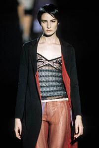 133715326_AlessandroDellAcqua1998WomenRTW101.thumb.jpg.0ea350f1a8e00940525951bf794cb332.jpg
