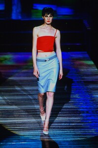 1345056115_versus-menswear-ss-1999(1).thumb.jpg.41b3d5e5d81d5a7a4466b4dcafc72a7c.jpg