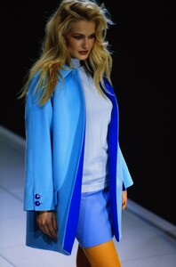 139499469_versace-fall-1996(1).thumb.jpg.27ffb242adcc80451842329d44b0a871.jpg