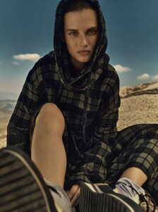 Giedre-Dukauskaite-by-Yulia-Gorbachenko-Vogue-Turkey-September-2021+(12).jpg