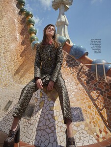 Harpers Bazaar NL 102021-page-004.jpg