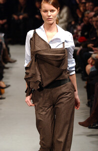 1424310247_AnneValerieHash2004HauteCouture18.thumb.jpg.c7a7e183c28b289df3a8f2bf1fe73643.jpg