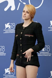 Kristen+Stewart+Spencer+Photocall+78th+Venice+uNa1FNDrKoyx.jpg