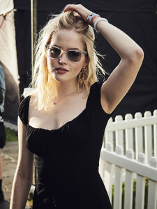 Ellie+Bamber+Ray+Ban+Studios+Points+East+Festival+WJQmdl6bTc4x.jpg