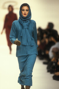 1436029580_OscardeLaRentaFall19928.thumb.jpg.7ff1c3f82373e35b2138de4088808037.jpg