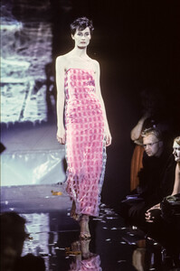 1439722674_JulienMacDonald2000WomenRTW60.thumb.jpg.731b5764a2d289ed51162c573e2a3933.jpg