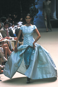 1440800548_PierreBalmain1998HauteCouture45.thumb.jpg.b297908f426232fbc8fa833f97b74c53.jpg